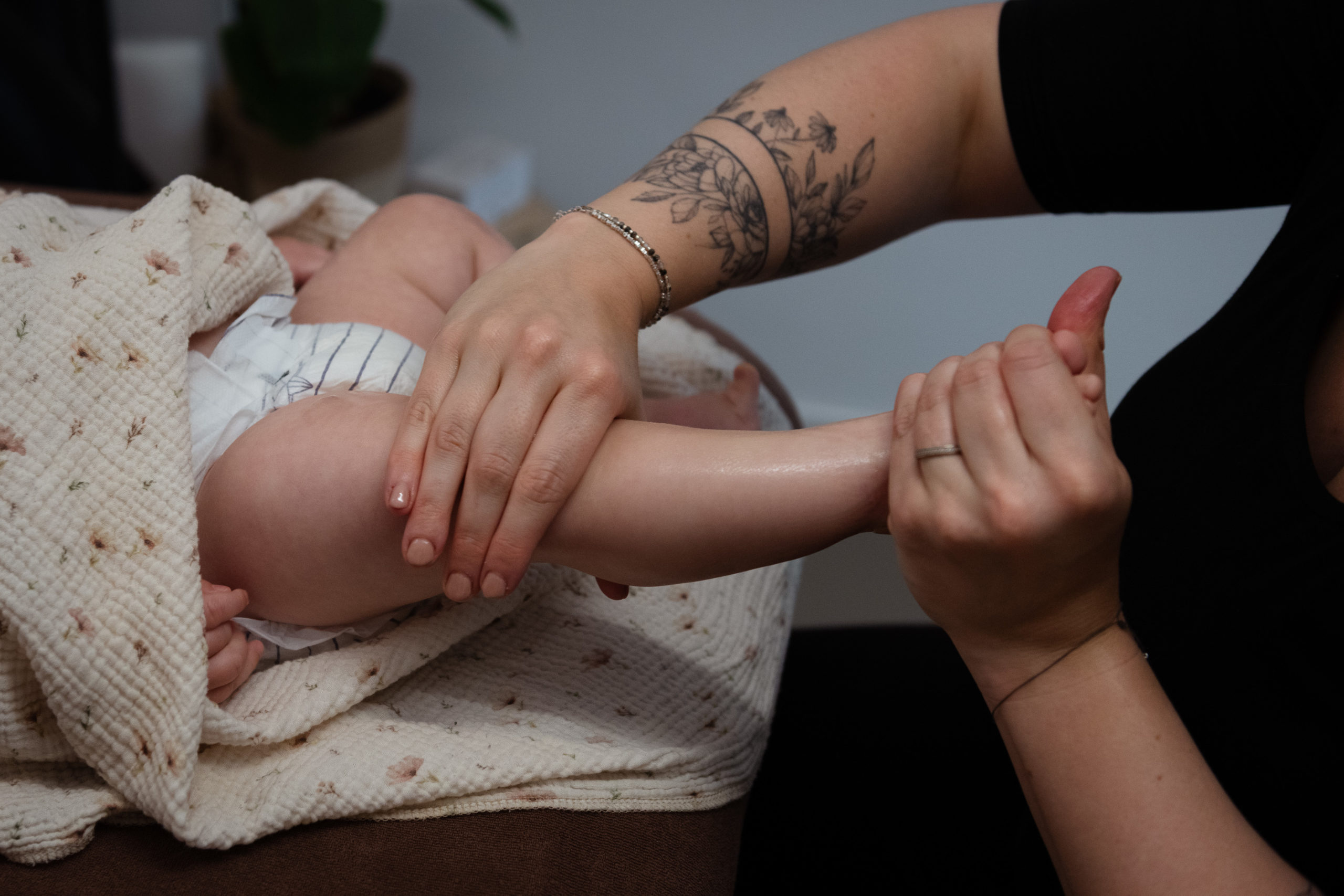 Massage bébé par Pauline